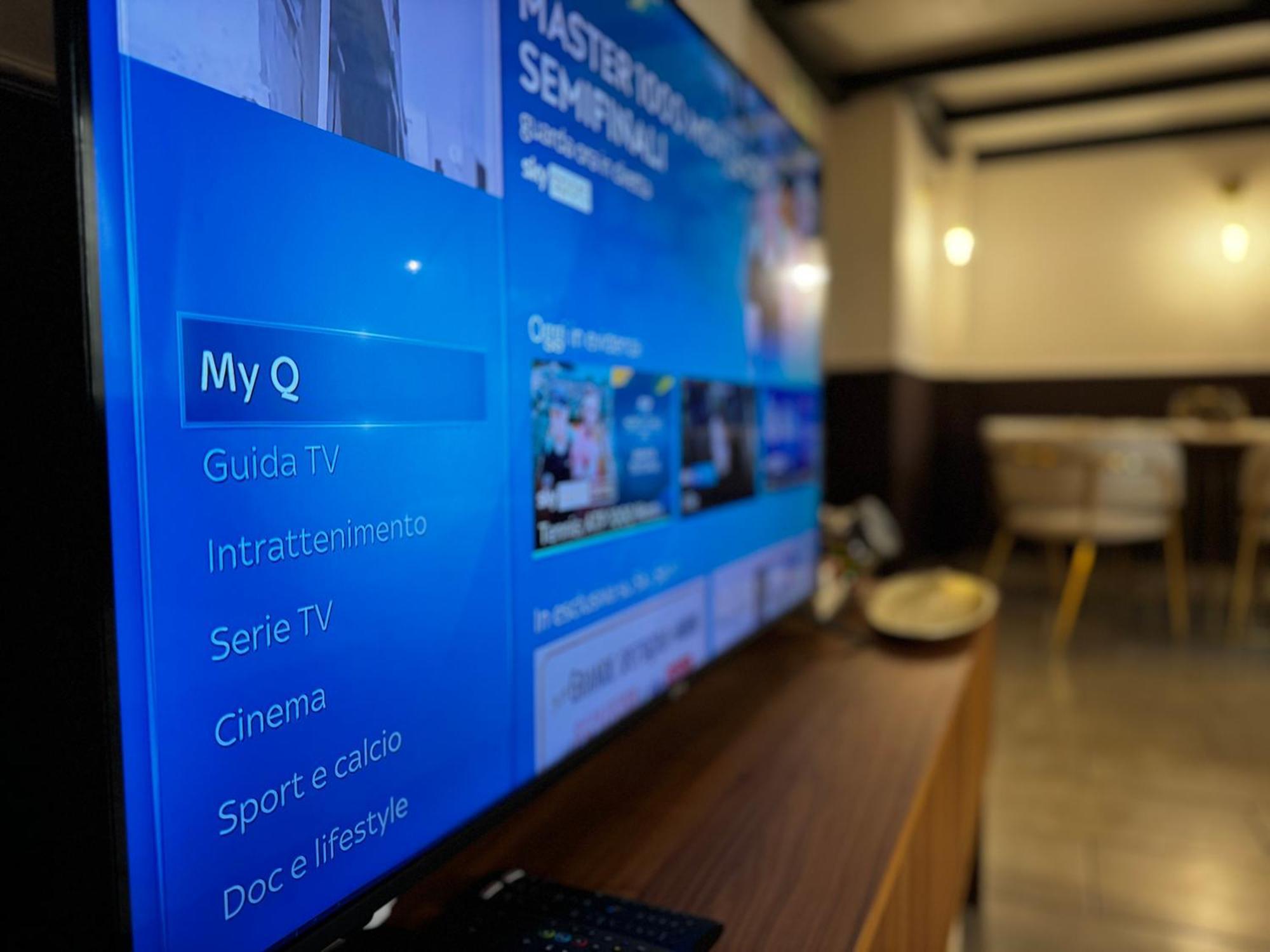 Regina Milano In Verona - Sky Tv, Wifi E Breakfast Box Lägenhet Exteriör bild