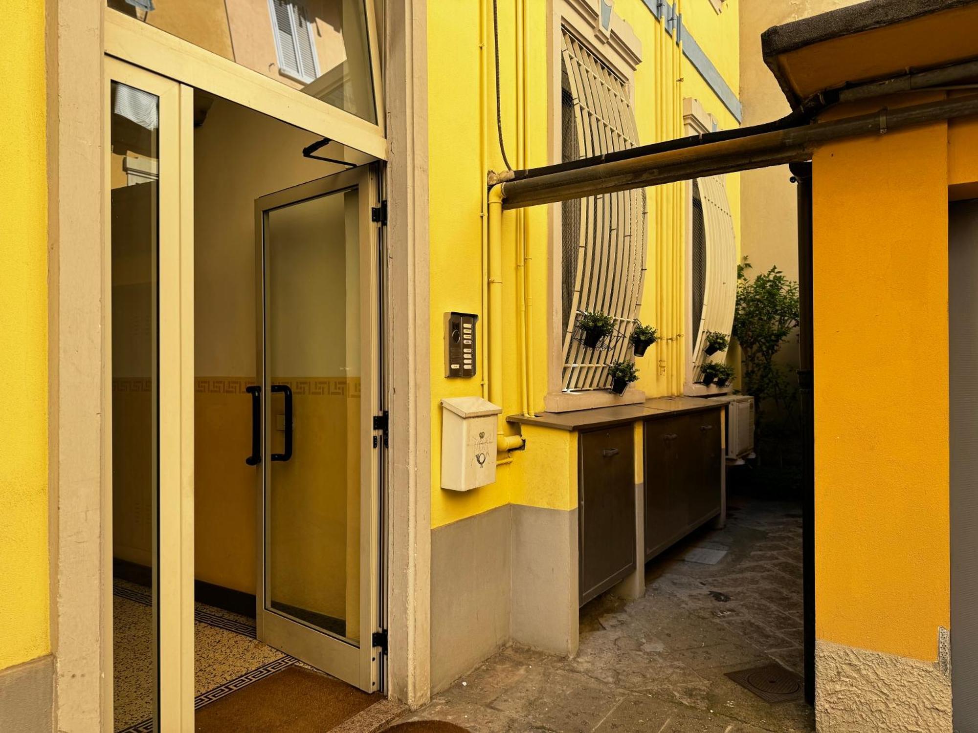 Regina Milano In Verona - Sky Tv, Wifi E Breakfast Box Lägenhet Exteriör bild