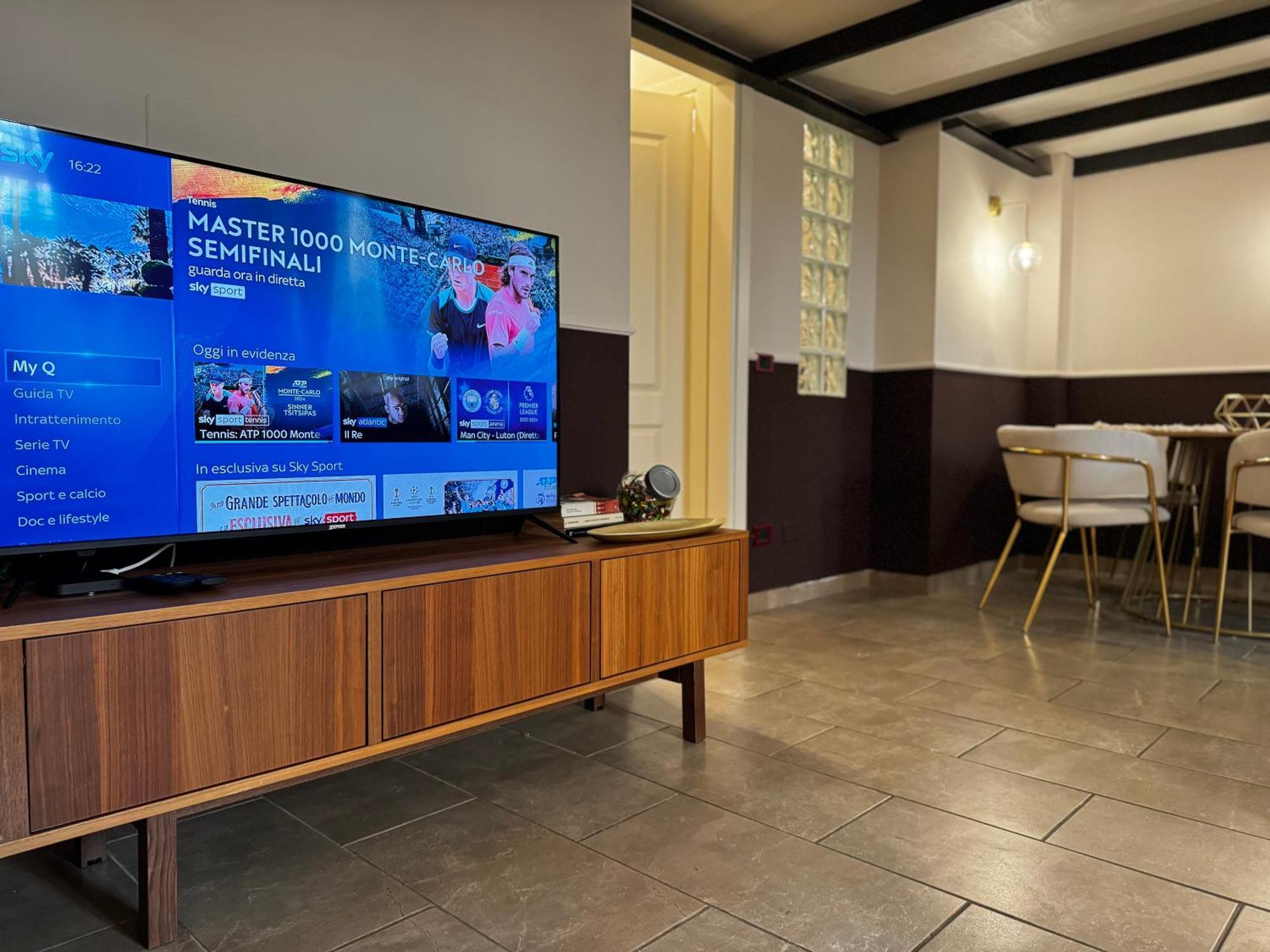 Regina Milano In Verona - Sky Tv, Wifi E Breakfast Box Lägenhet Exteriör bild